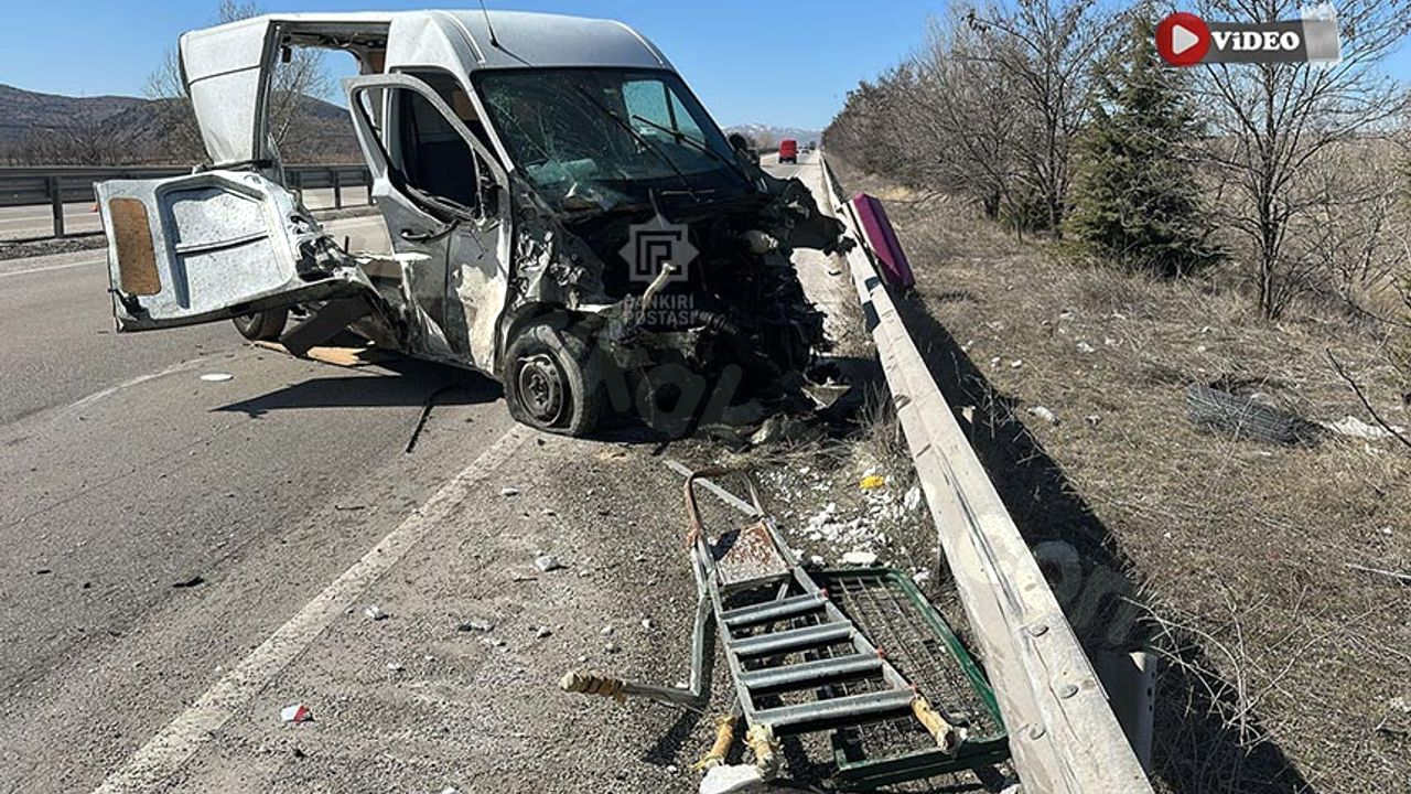 Çankırı'da trafik kazasında Panelvan Minibüs kaza yaptı.