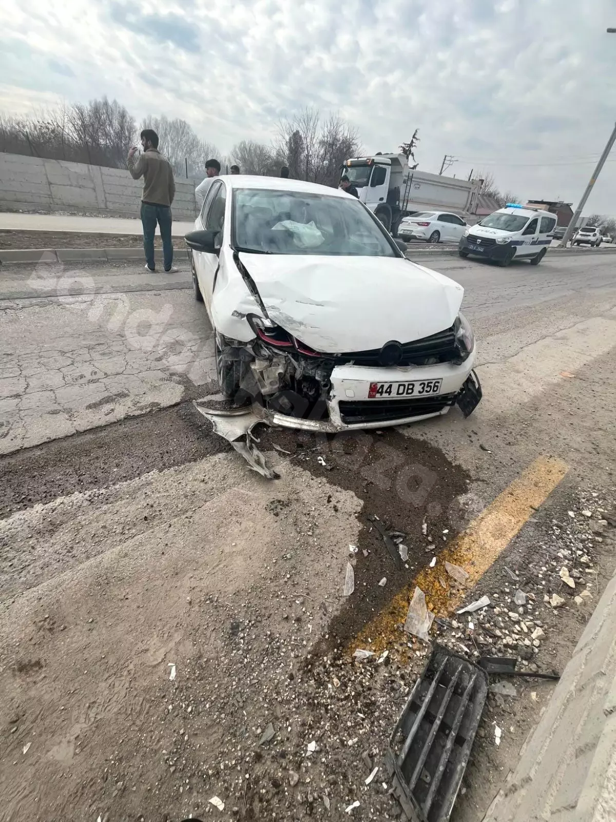 Elazığ'da Kaza: 2 Kişi Yaralandı