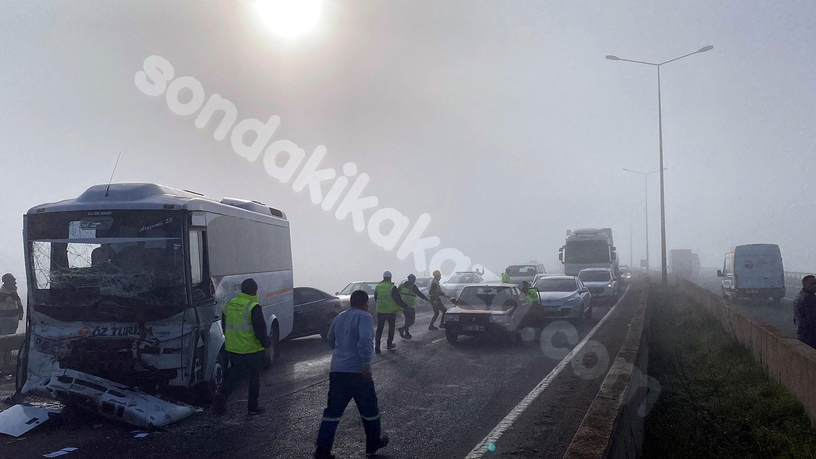 Tekirdağ'da sis nedeniyle ardışık kaza: 7 kişi hayatta kaldı.