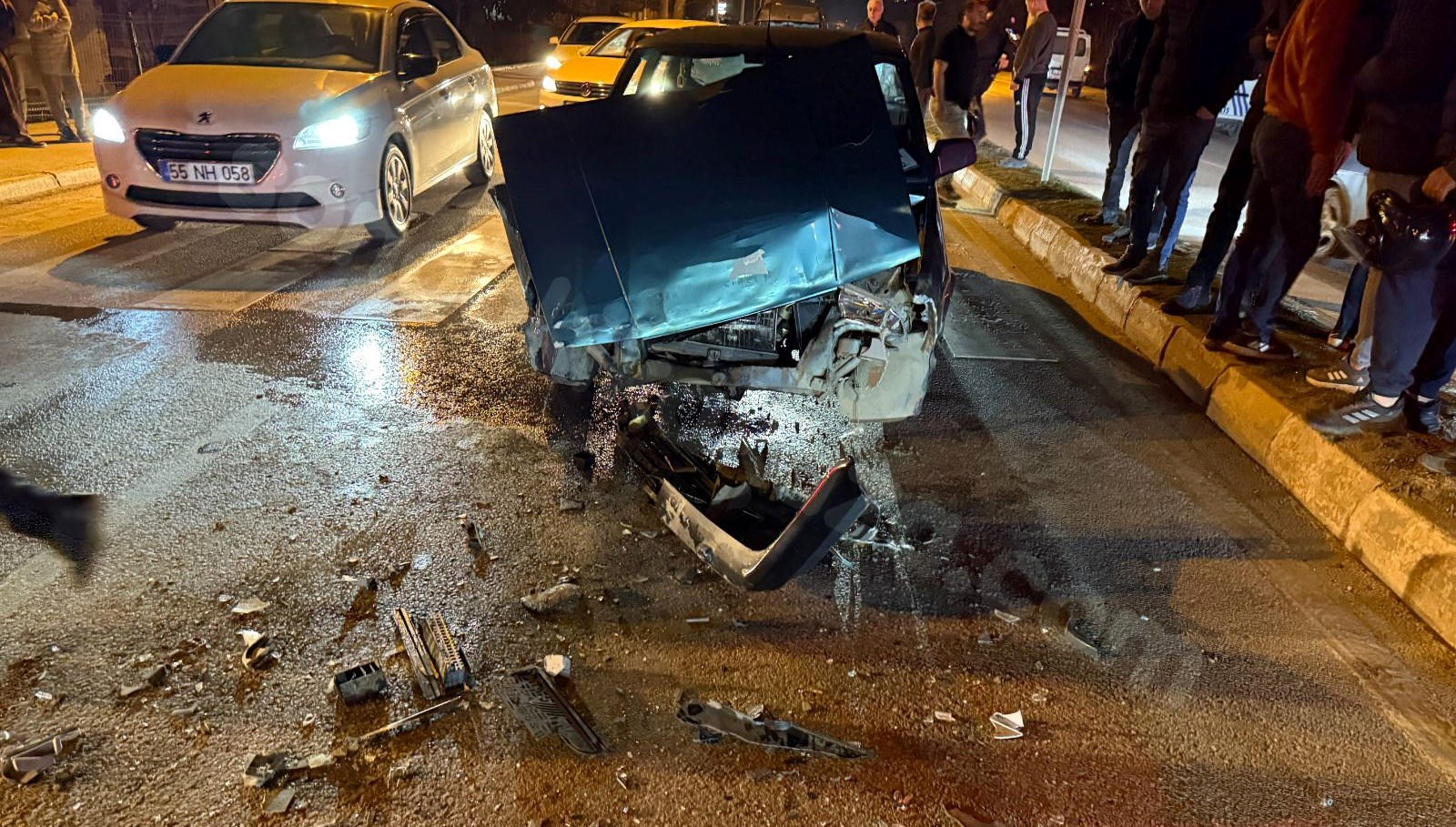 Tokat'ta ardışık kaza meydana geldi: 2 kişi yaralandı.