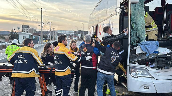 Kütahya'da yolcu otobüsü ve TIR kaza yaptı, çok sayıda yaralı var.