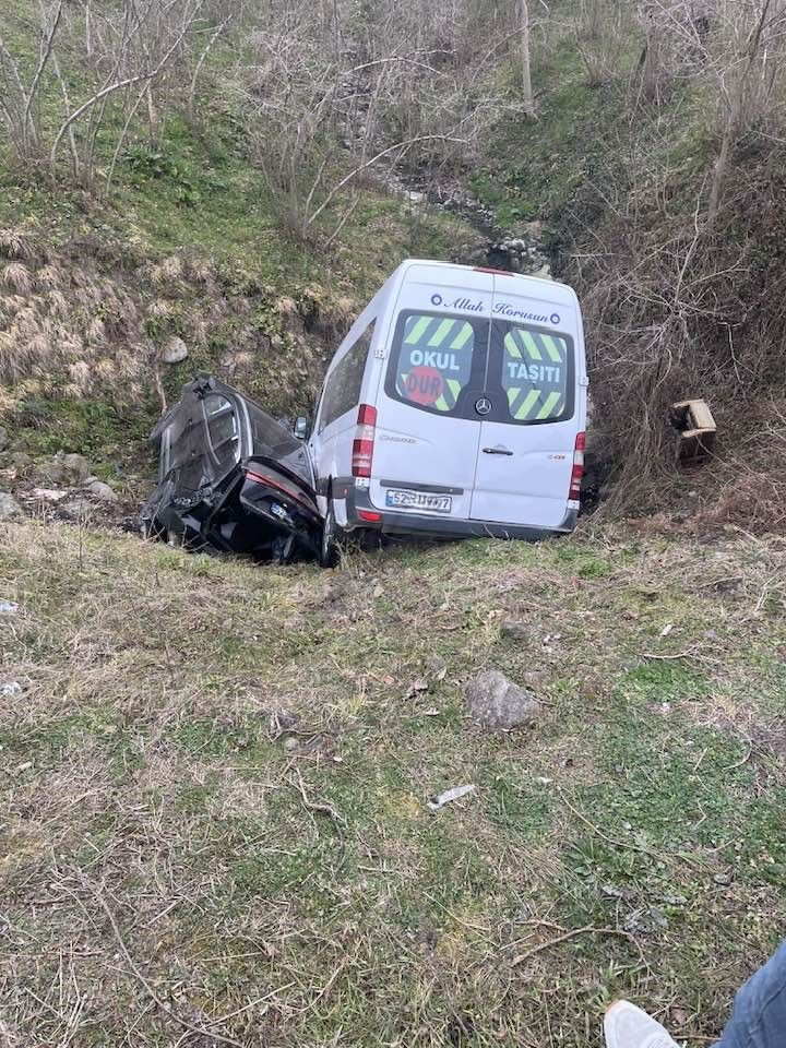 Trafik Kazası Ordu'da: Otomobil ve Minibüs Kaza Yaptı