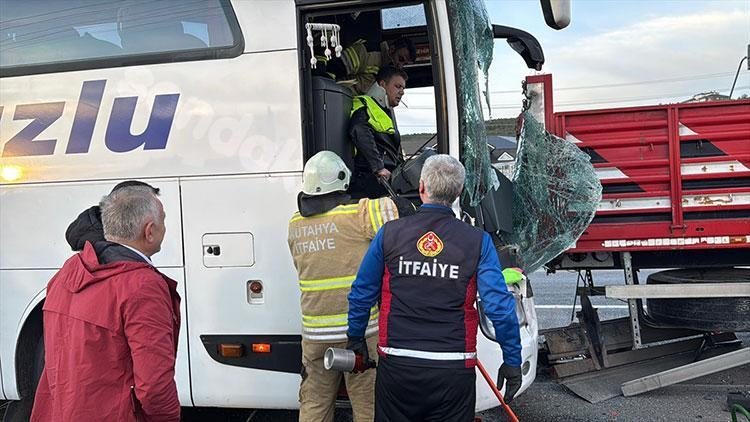 Yolcu otobüsü ve tır kaza yaptı: 14 kişi yaralandı.