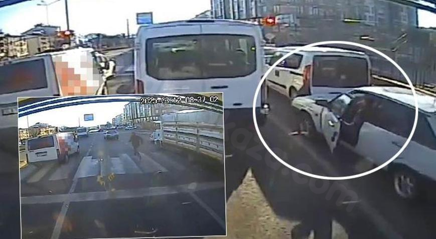 Bingöl'de kaza geçiren kişi, aracından inip şaşkınlıkla olayı izledi.