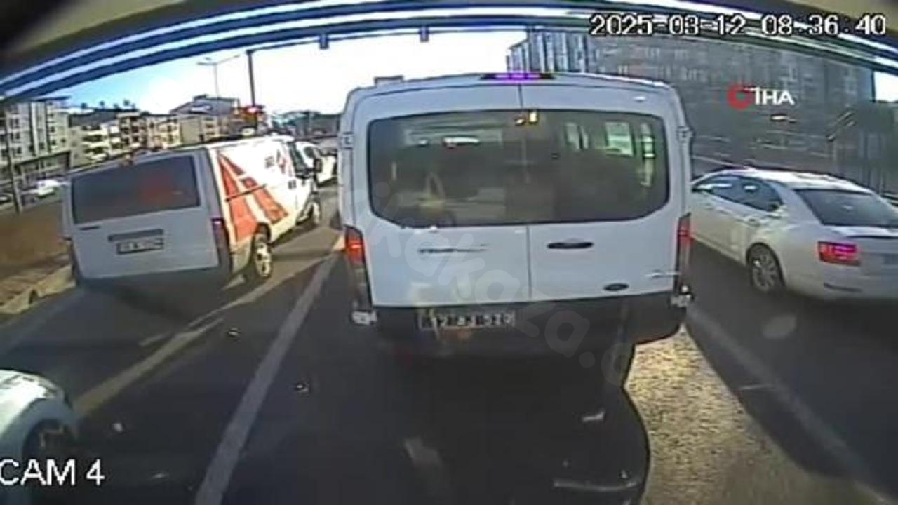 Bingöl'de tuhaf bir zincirleme trafik kazası: Sürücü, şok içinde aracından inip kaçan araçlara yetişti.