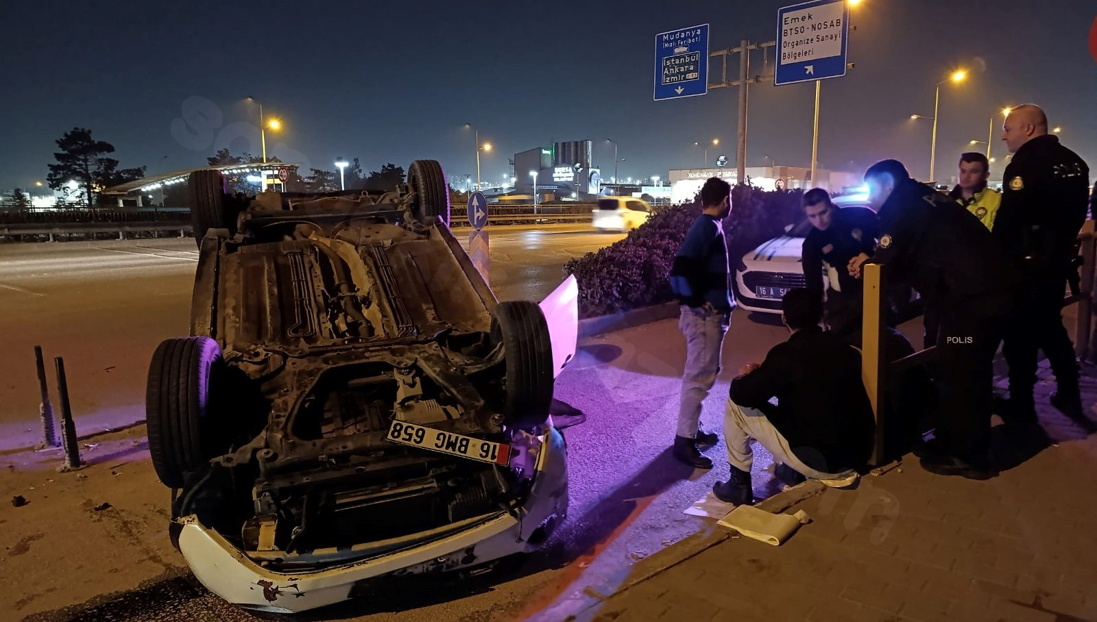 Bursa'da ardışık kaza: 5 kişi yaralandı.