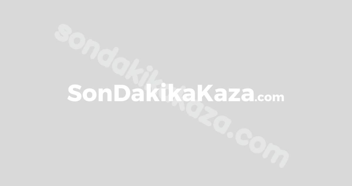 Kamyonet tabelaya saplandı: 1 ağır, 2 yaralı.