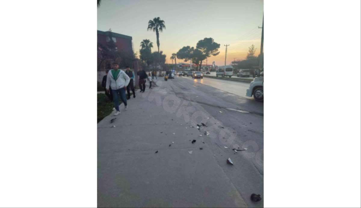 Tarsus'ta trafik kazasında 3 kişi yaralandı.