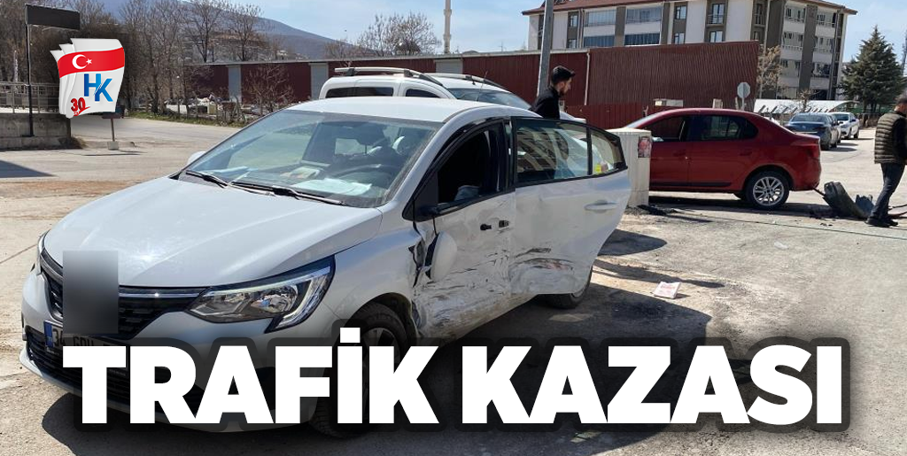 Elazığ'da İki Otomobil Çarpıştı: 3 Yaralı