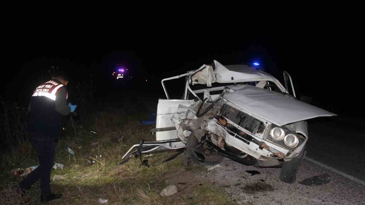 Manisa'da korkunç kaza: Bir kişi hayatını kaybetti, ikisi ağır olmak üzere 3 yaralı var.