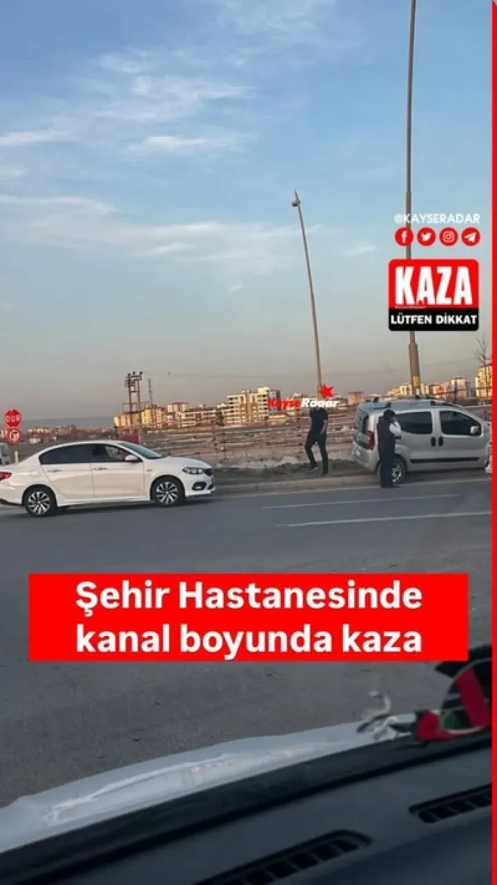 Şehir Hastanesi yakınında kanal kenarında küçük çaplı maddi hasarlı trafik kazası oldu.