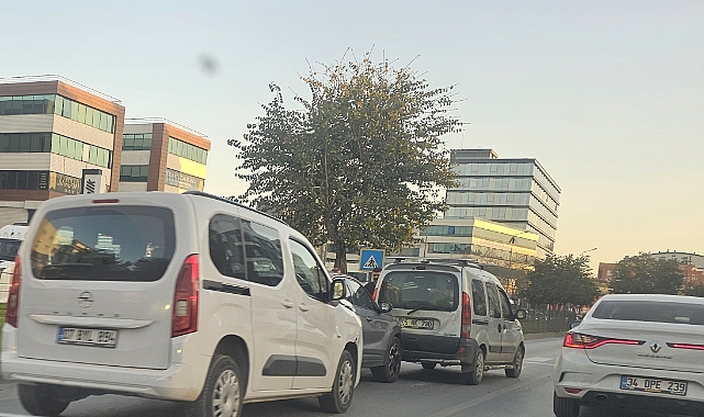 Maddi Hasarlı Trafik Kazası Gece Saatlerinde