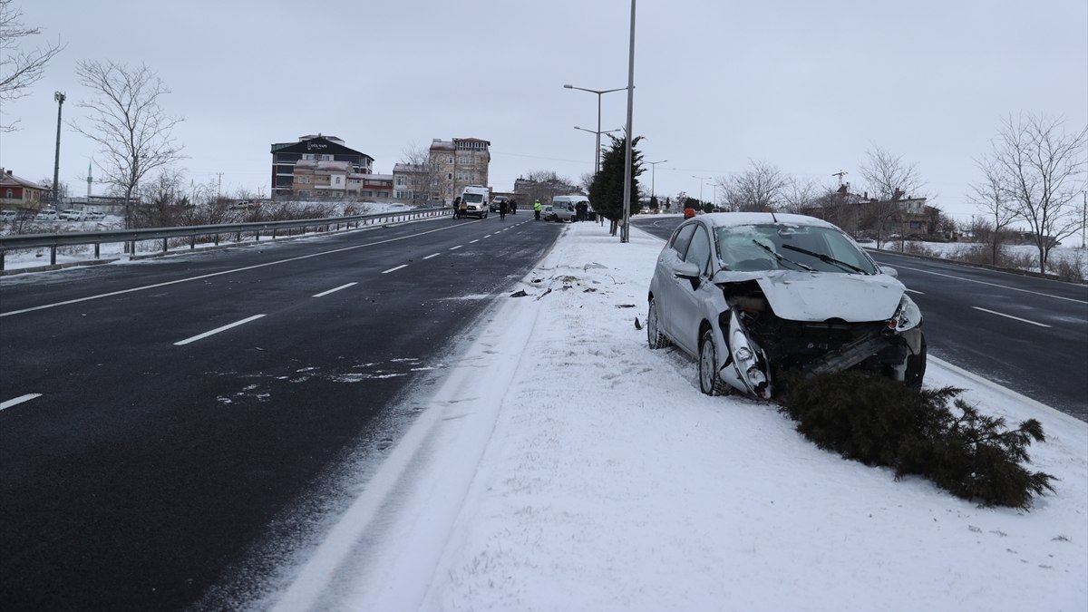 Nevşehir'de 6 aracın karıştığı büyük trafik kazası