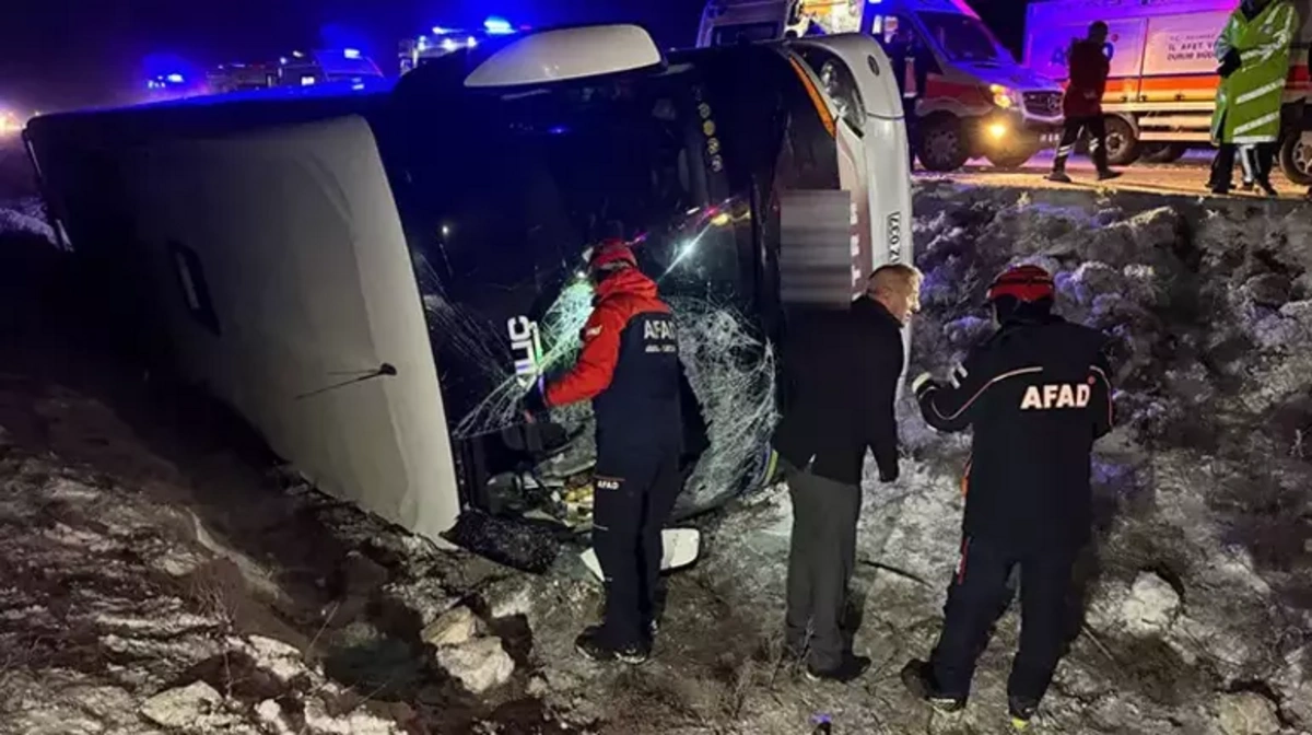 Aksaray-Konya yolu kaza faciası: 20 kişi yaralı - Oxu.az