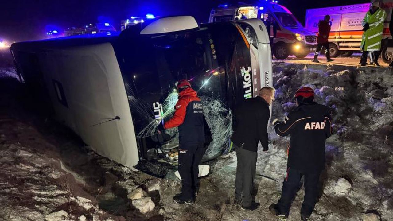 Aksaray'da ciddi bir trafik kazası meydana geldi, çok sayıda kişi yaralandı.