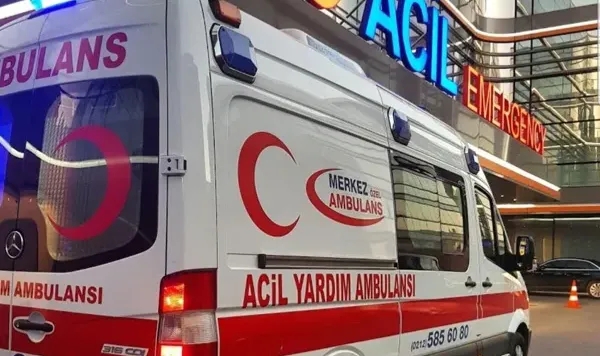 Antalya'da trafik kazasında bir kişi hayatını kaybetti, 2 kişi yaralandı.
