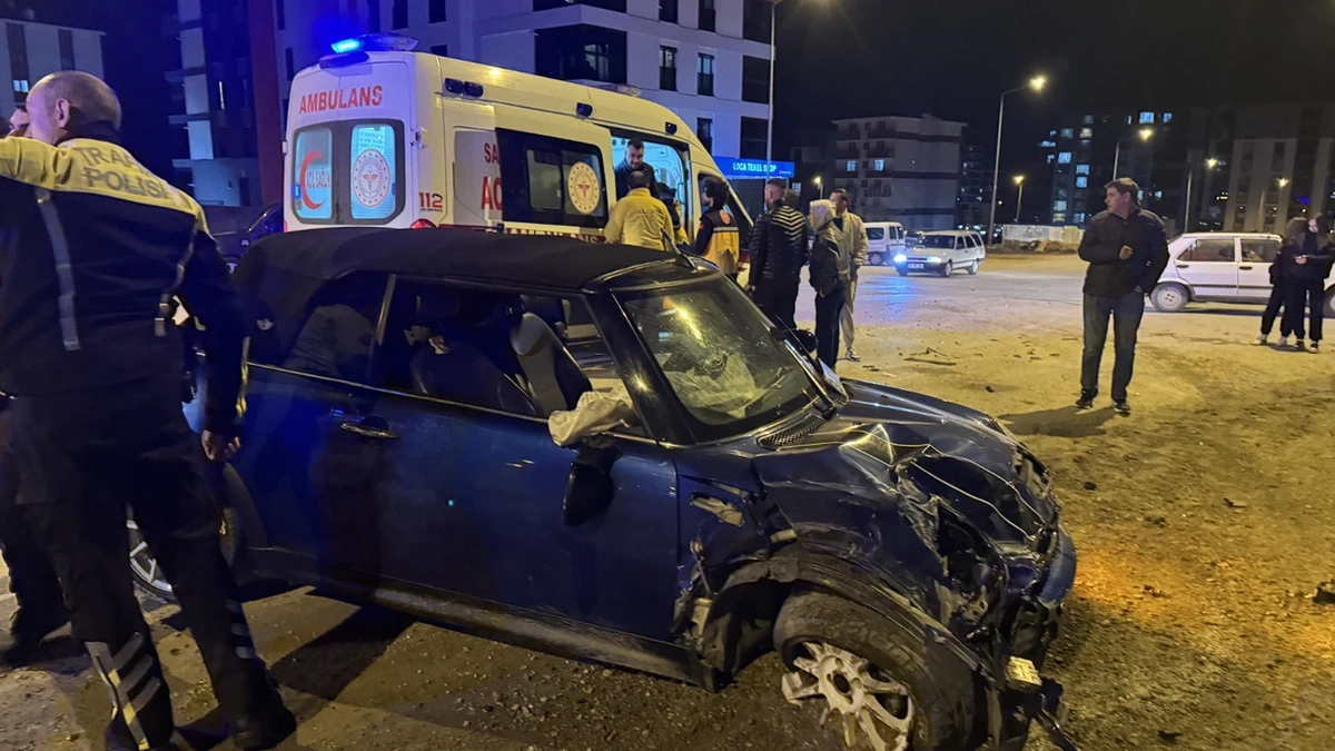 Edirne'de korkunç kaza: İki araç çarpıştı, çok sayıda yaralı var.