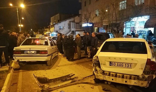 Niksar'da Malzeme Zararlı Trafik Kazası