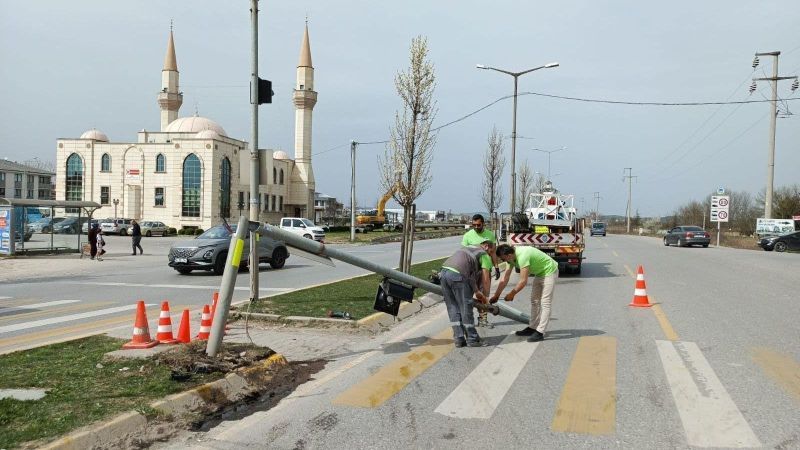 Kaza sonrası dağılan ışığa hemen müdahale etme