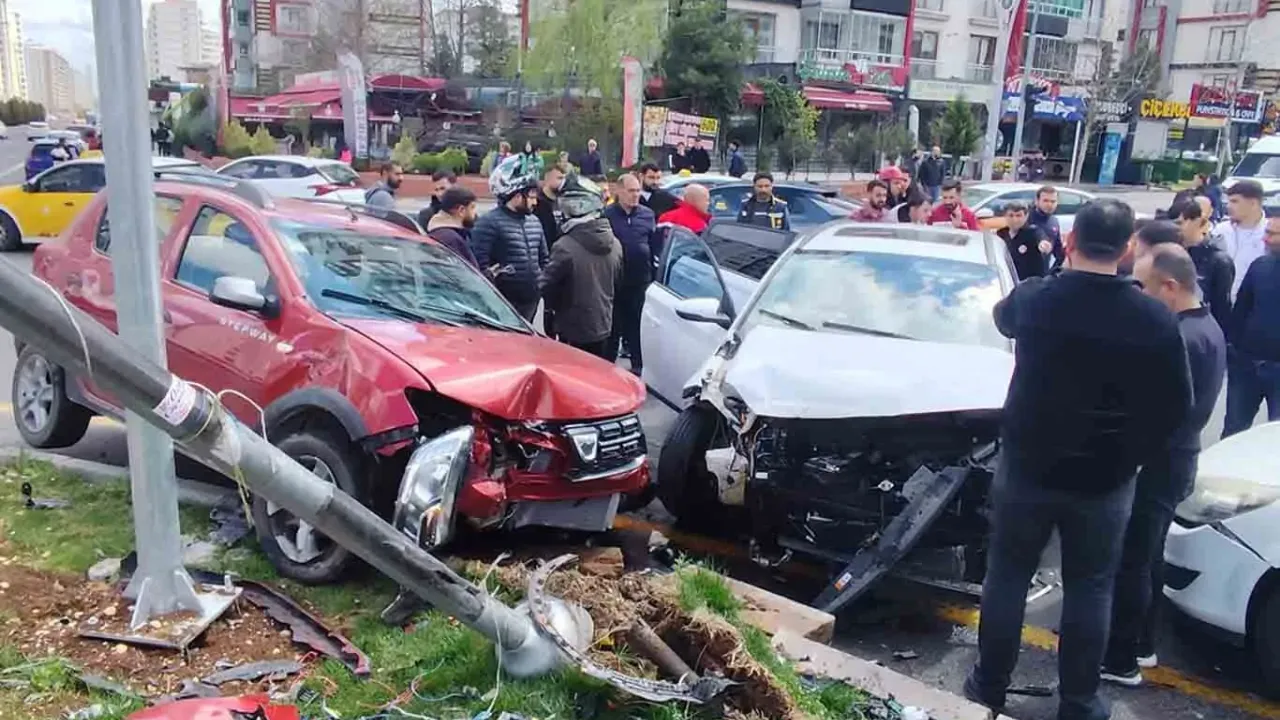 Kaza Sonucu Yaralanan Bir Kişi Var