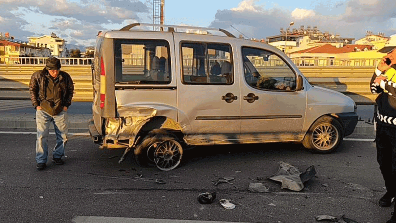 Antalya'da art arda trafik kazası: 2 kişi yaralandı.