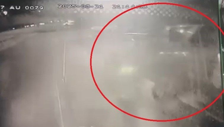 Kameralara yansıyan kaza ile 22 yaşındaki Ceren hayatını kaybetti.