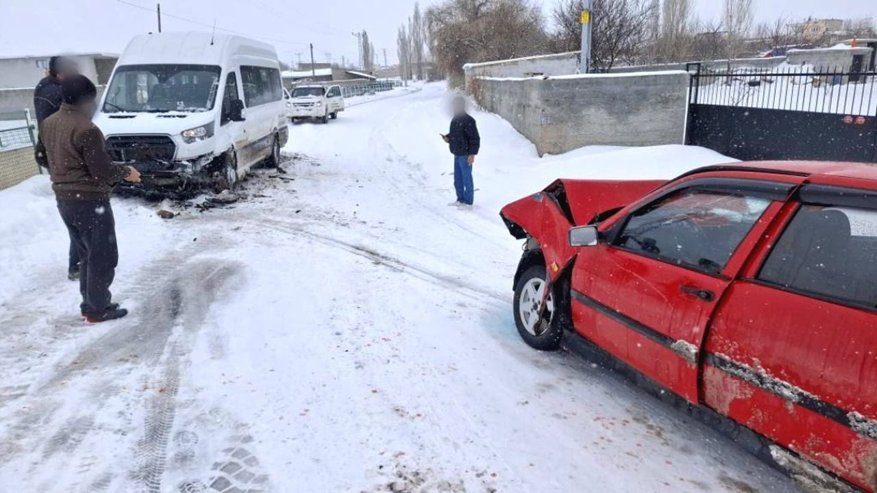 Karacaören'de Kaza Sonucu 2 Kişi Yaralandı.