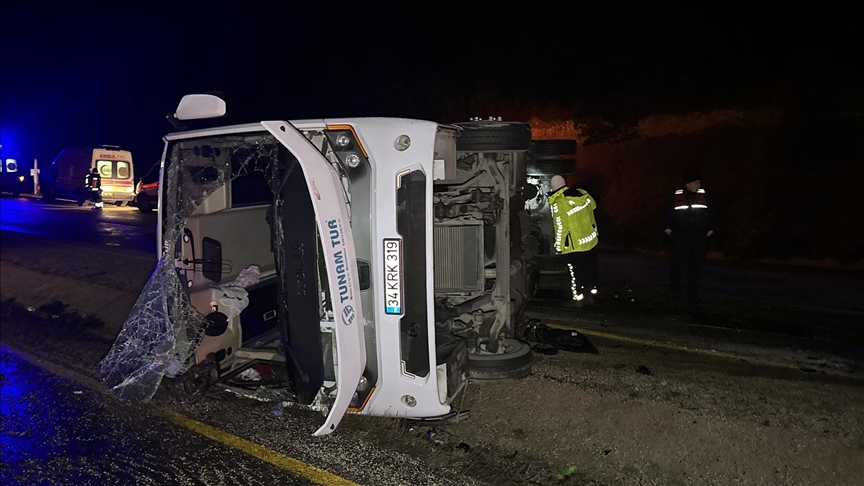 Kastamonu'da devrilen midibüste 1 kişi öldü, 23 kişi yaralandı.