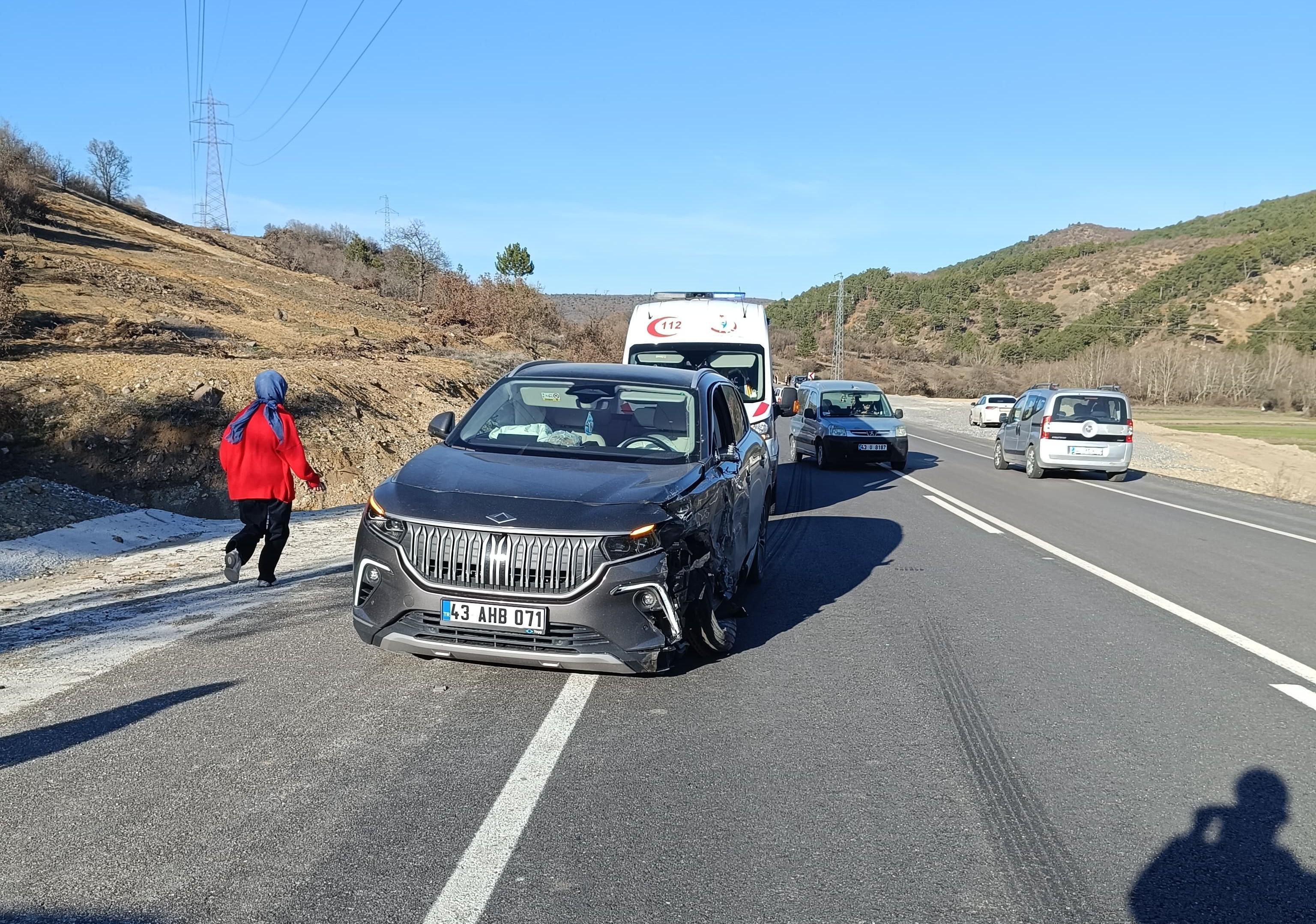 Domaniç'te trafik kazasında 5 kişi yaralandı.