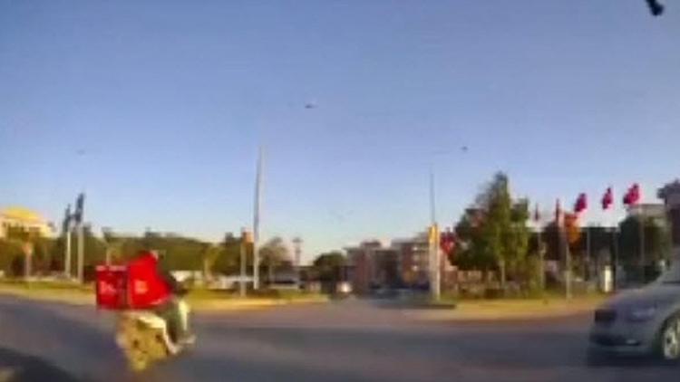 İzmir'de trajik bir olay: Motosiklet sürücüsü yaşamını yitirdi.