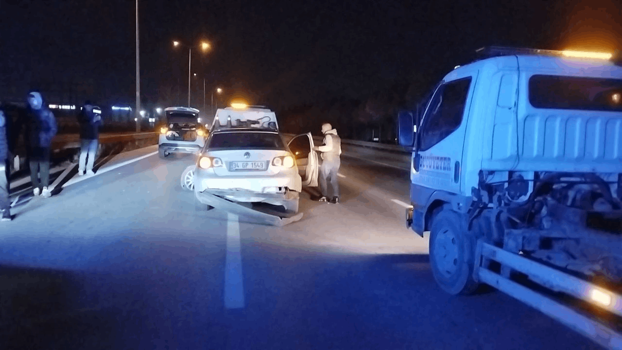 Kocaeli'de meydana gelen trafik kazasında 2 kişi yaralandı.