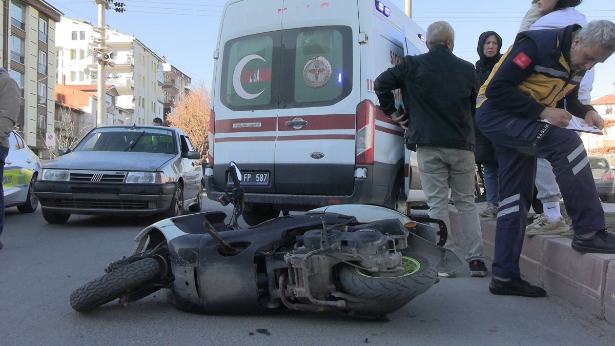 Kütahya'da kaza meydana geldi, 2 kişi yaralandı.