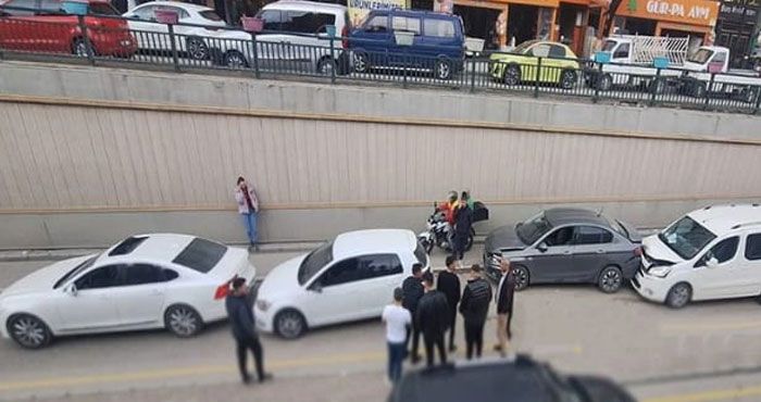 Alt geçitte zincirleme kaza