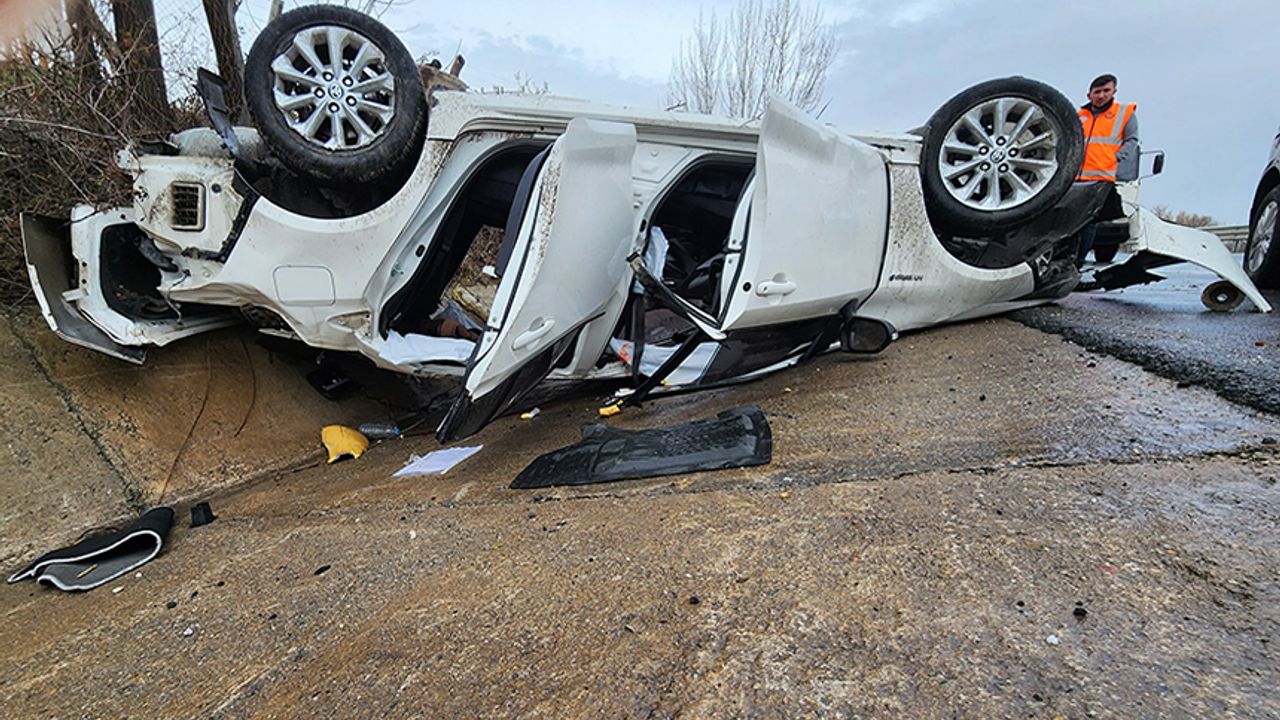 Yeniköy civarında meydana gelen trafik kazasında 3 kişi yaralandı.