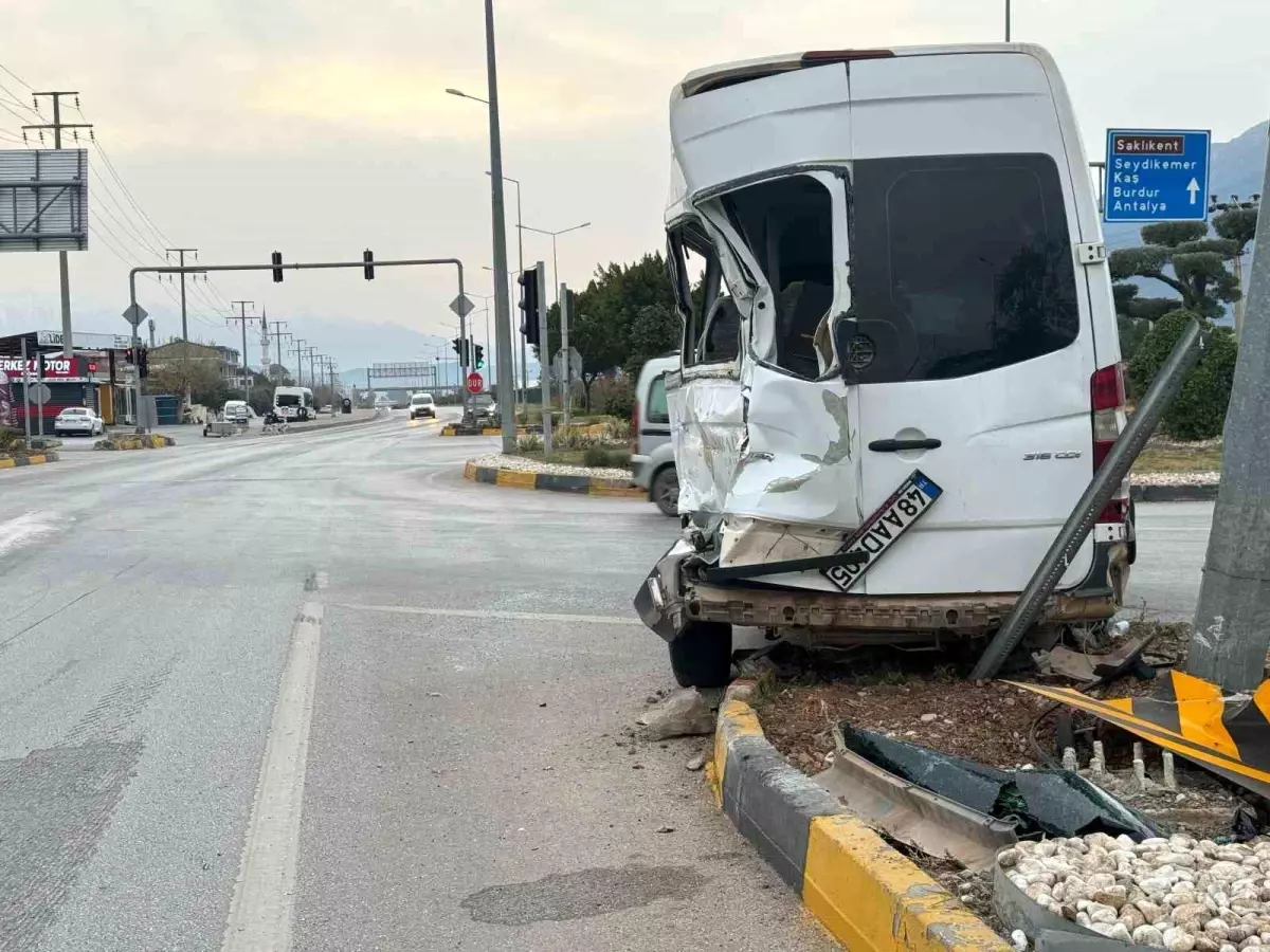 Fethiye'de Trafik Kazası: 4 Yaralı