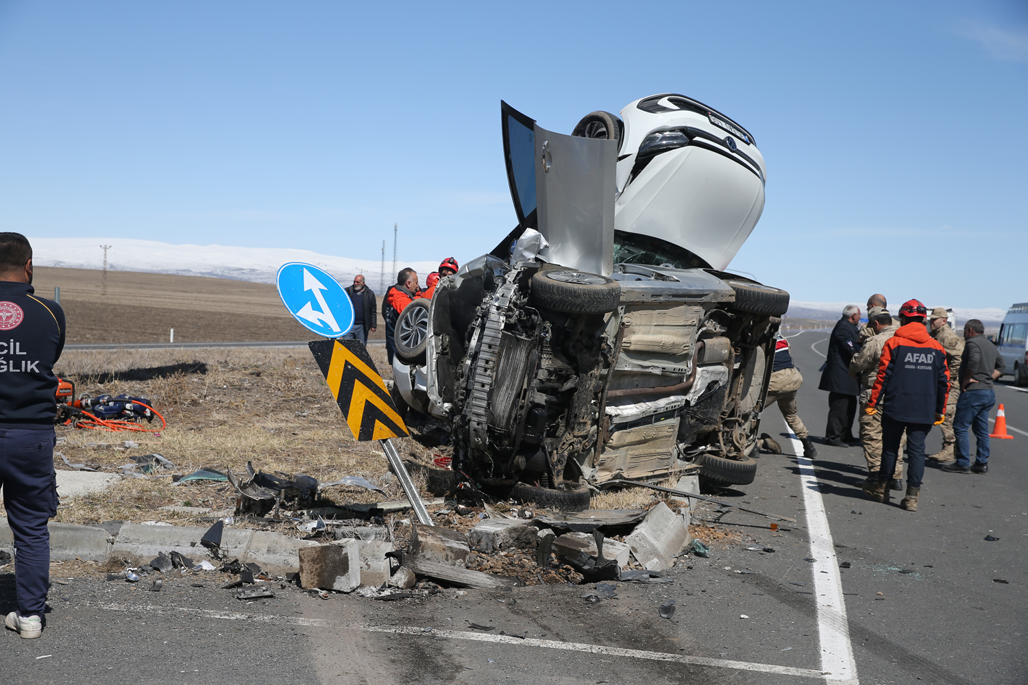 Kars'ta trafik kazası: 1 kişi öldü, 1'i bebek 6 kişi yaralandı