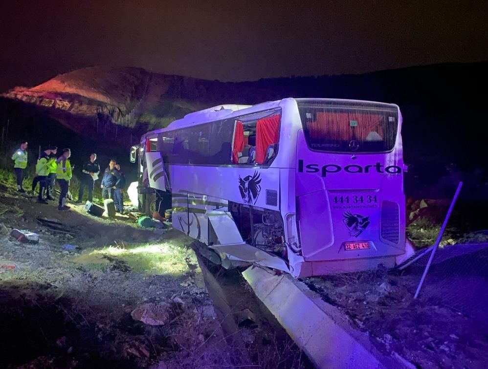 Otobüs kazası: 1 ölü, 32 yaralı