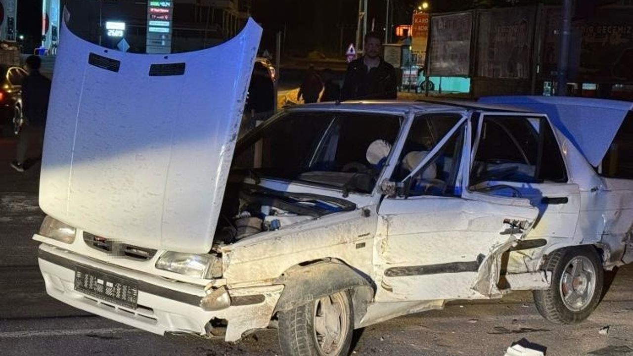 Nevşehir’de İki Otomobil Çarpıştı: 4 Yaralı