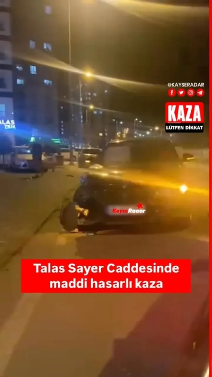 Talas Sayer Caddesinde maddi hasarlı trafik kazası meydana geldi