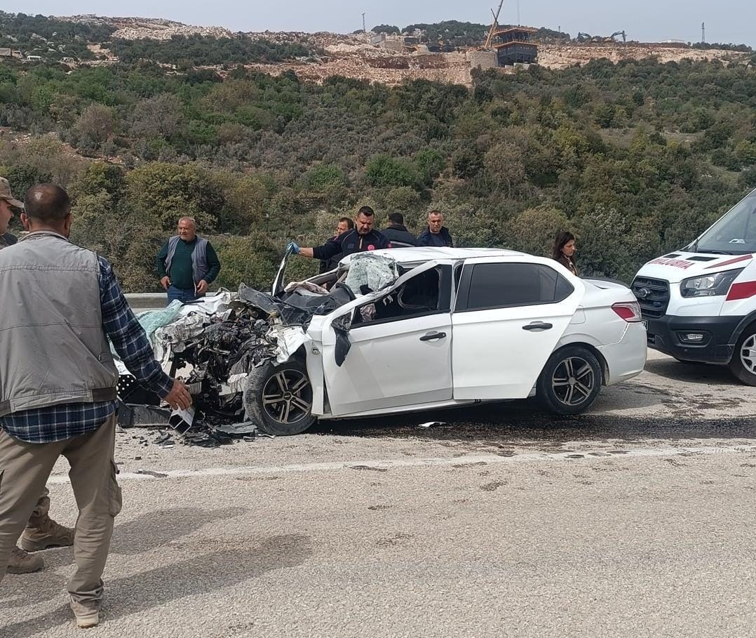 Yayladağı’nda Feci Kaza: 1 Ölü, 1 Yaralı