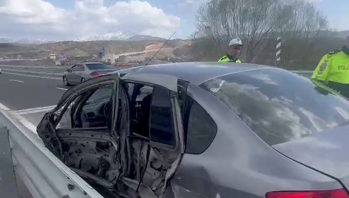 Bingöl’de trafik kazası: Aynı aileden 5 kişi yaralandı