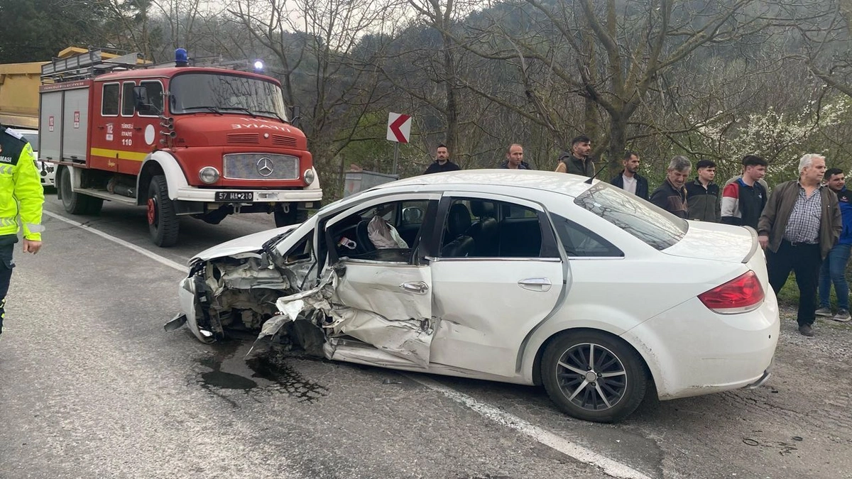 Sinop'ta trafik kazası: İki otomobil çarpıştı, 7 yaralı - Oxu.az