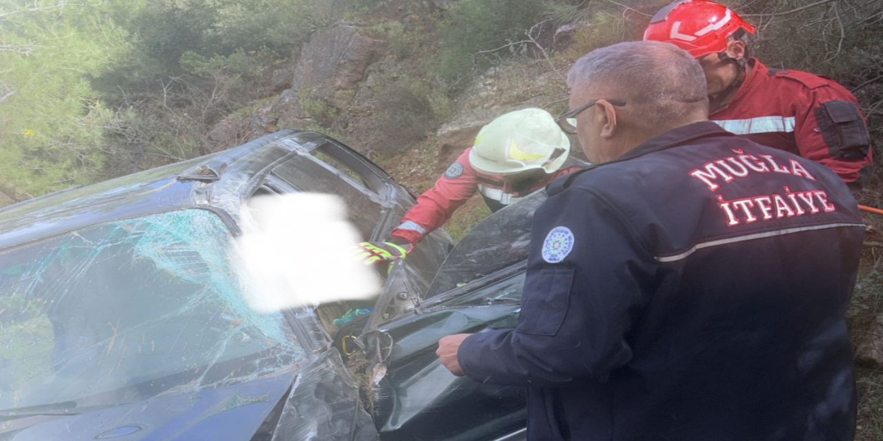 Bodrum’da trafik kazası’nda sürücü sıkıştığı yerden kurtarıldı