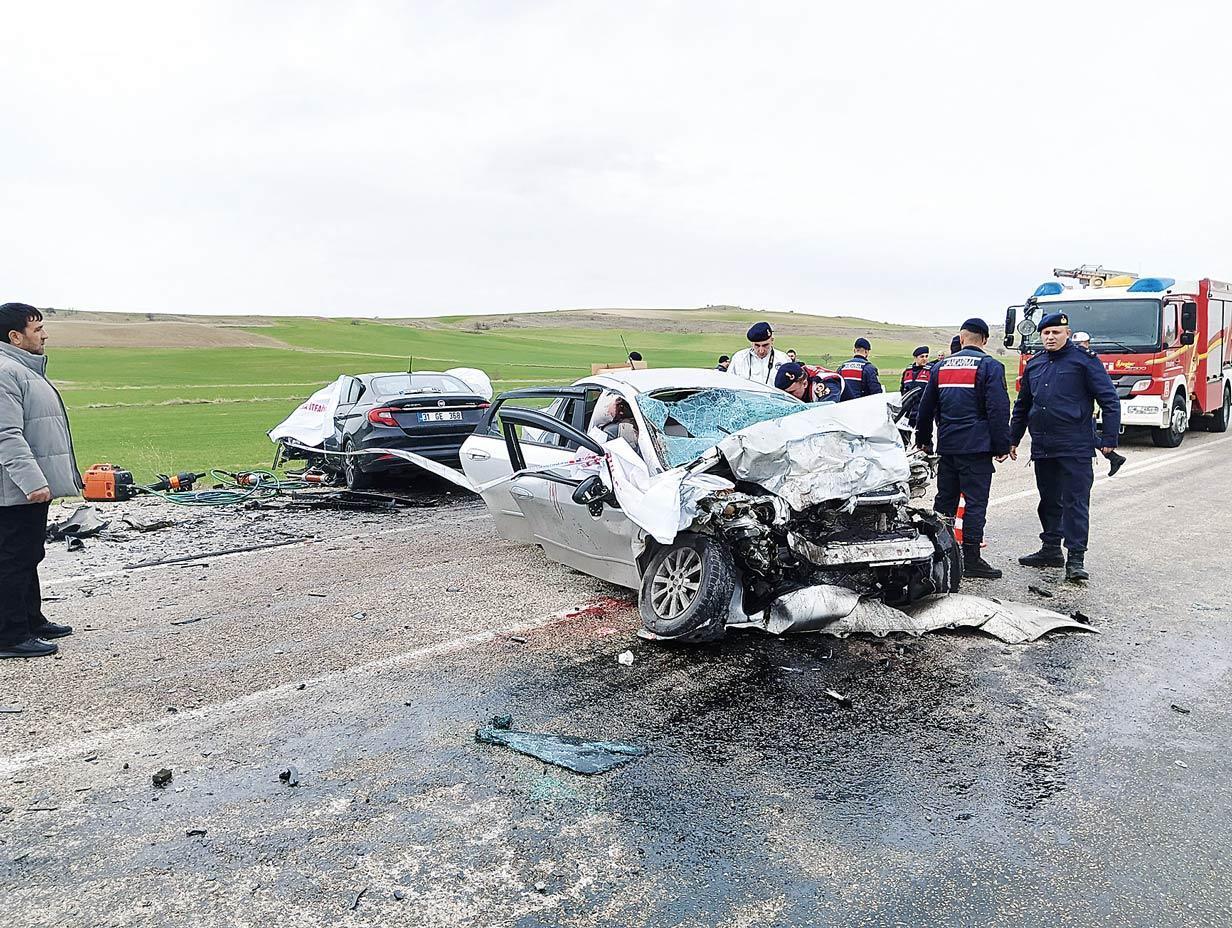 Katliam gibi kaza: 2’si çocuk 6 ölü 3 yaralı