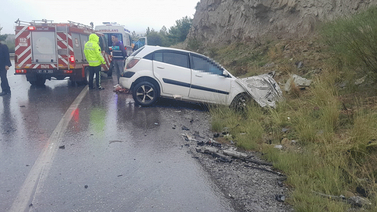 Antalya'da trafik kazasında 2 can kaybı, 4 yaralı