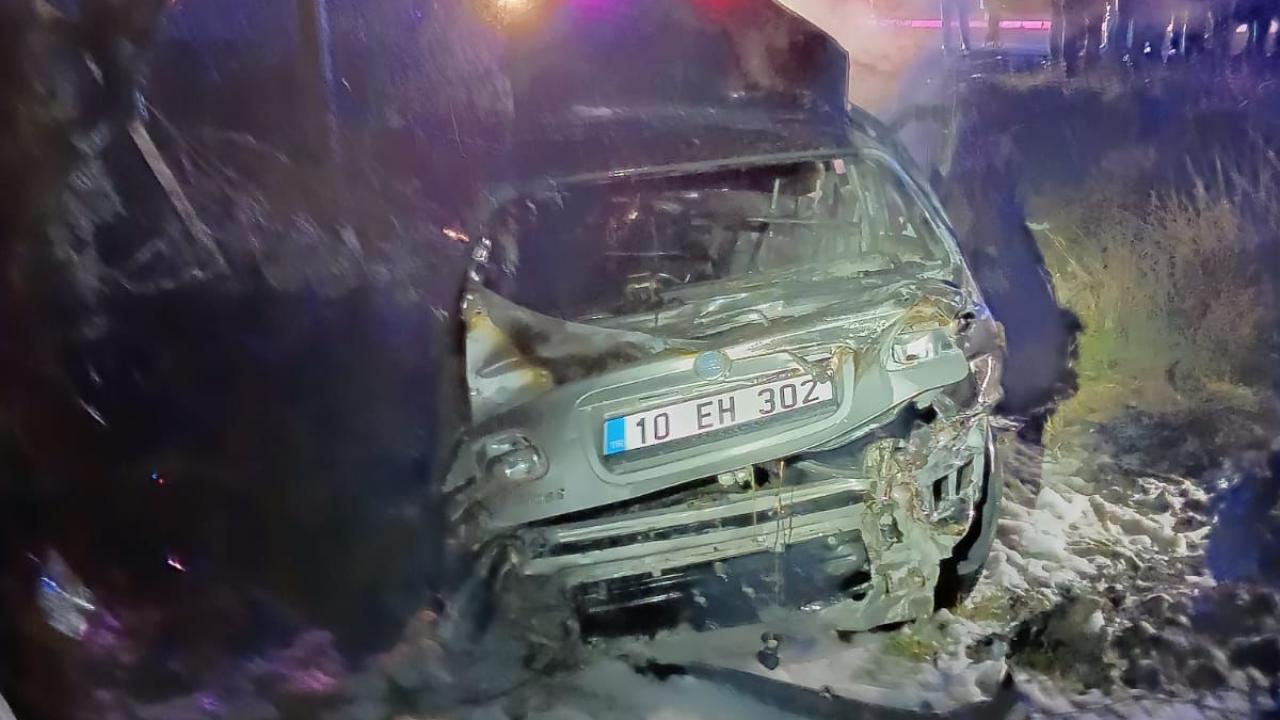 Balıkesir'de kaza sonrası yanan otomobilde bir kişi hayatını kaybetti