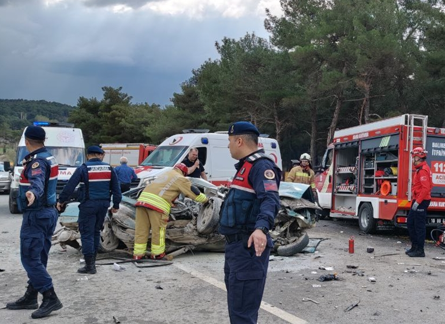 Balıkesir'de zincirleme kazası: 1 ölü, 10 yaralı