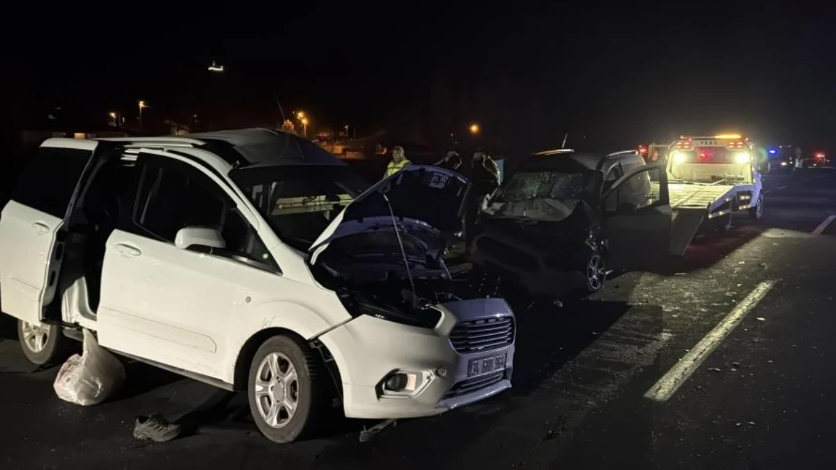 Kars'ta feci trafik kazası: 2 kişi öldü, 5 yaralı - Oxu.az