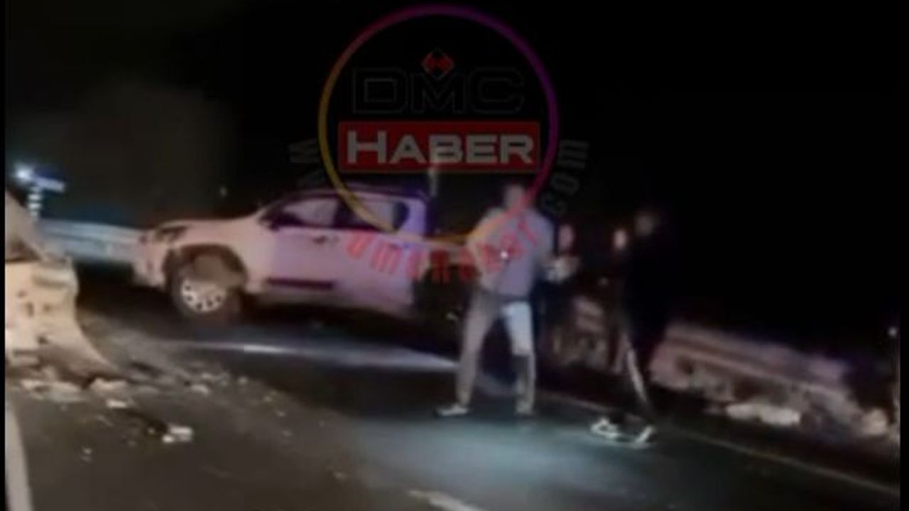 Niğde'de 3 Araçlı Feci Kaza, Yol Trafiğe Kapandı