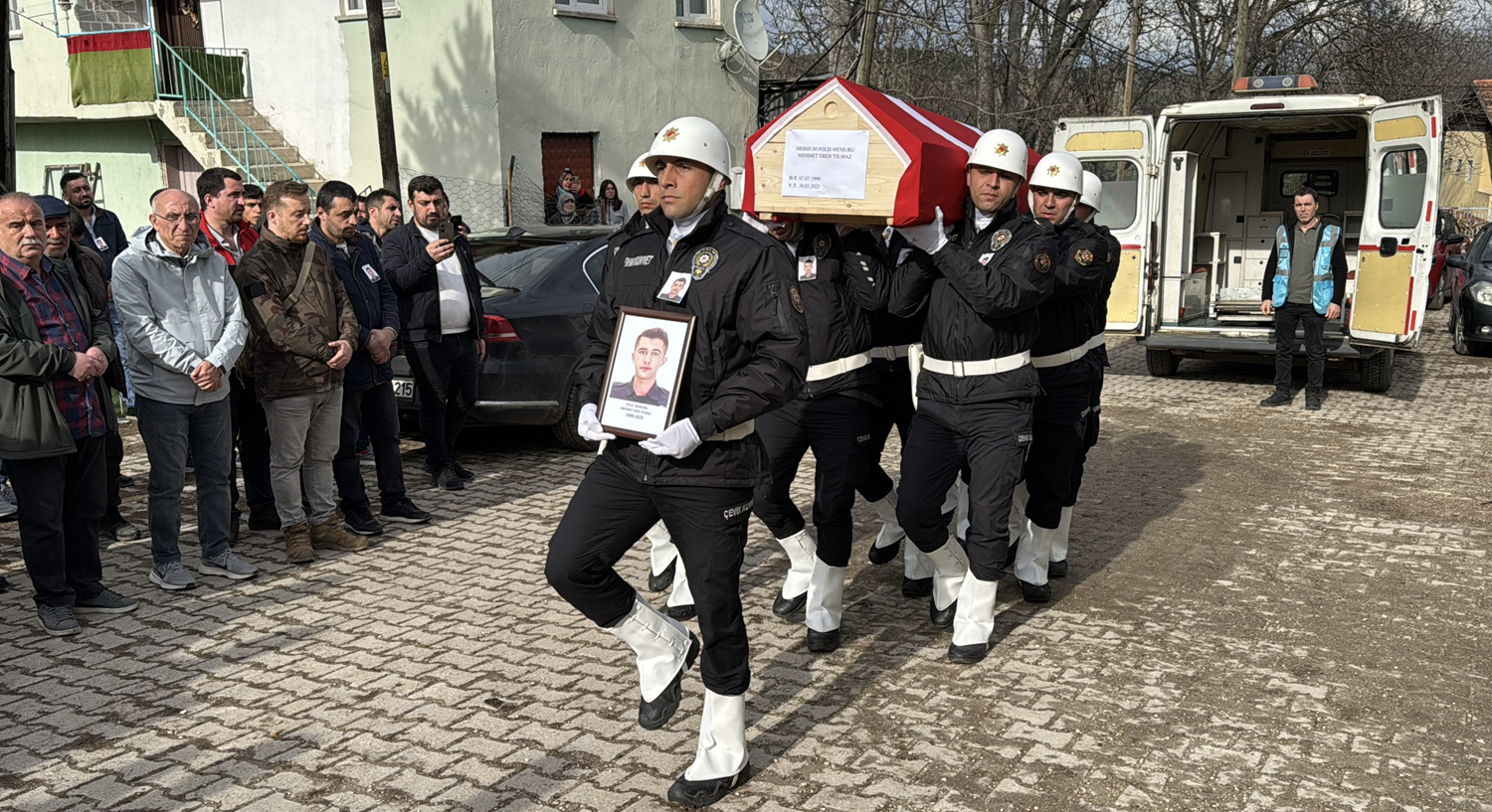 Karabük'te trafik kazasında hayatını kaybetmişti! 26 yaşındaki polis memuru son yolculuğuna uğurlandı